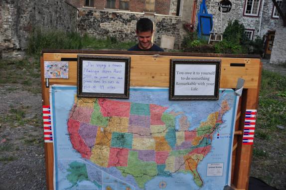 Viajante que levou seu piano através dos Estados Unidos, em Quebec, no Canadá